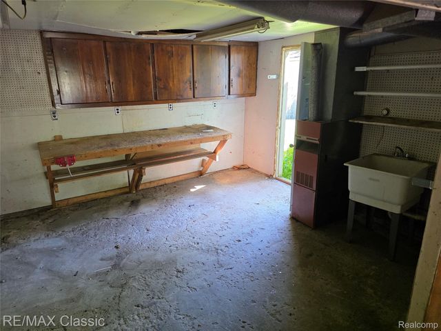 952 Lakeview Street, Waterford Charter Township, MI 48328