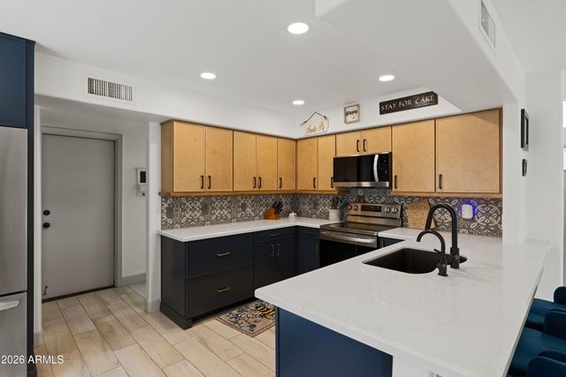 1836 N STAPLEY Drive 118, Mesa, AZ 85203