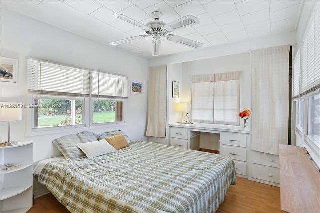 8616 SW 16th Place, Davie, FL 33324