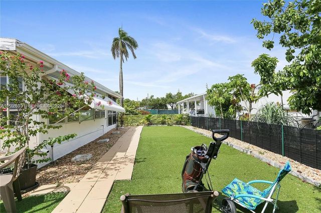 8616 SW 16th Place, Davie, FL 33324