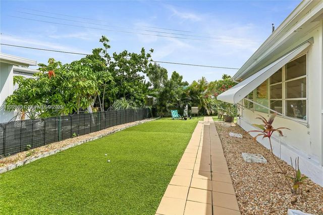 8616 SW 16th Place, Davie, FL 33324