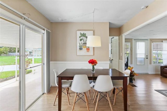8616 SW 16th Place, Davie, FL 33324