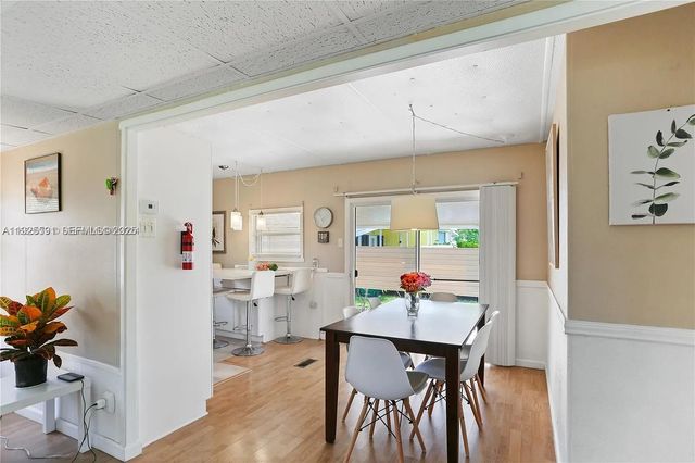 8616 SW 16th Place, Davie, FL 33324