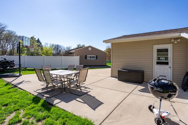 3921 29th Street, Rock Island, IL 61201