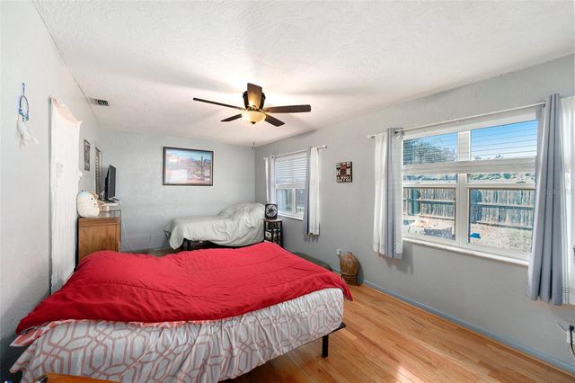 6800 16TH STREET N, St Petersburg, FL 33702