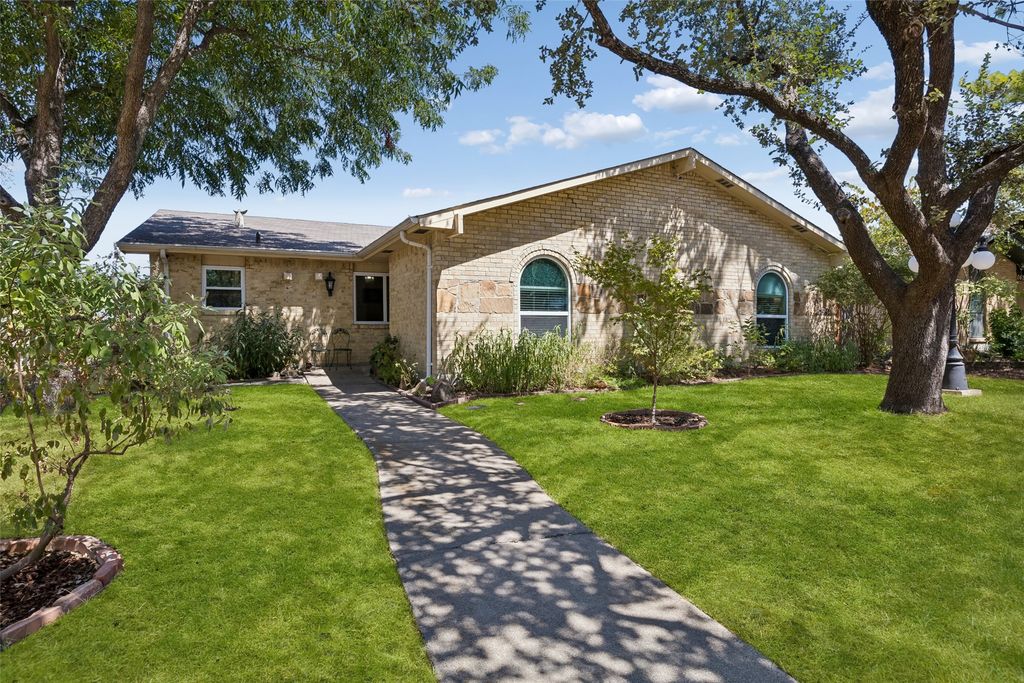 2061 E Peters Colony Road, Carrollton, TX 75007 — exterior