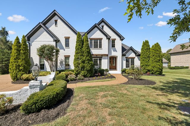 1005 Orchard Hill Ct, Arrington, TN 37014
