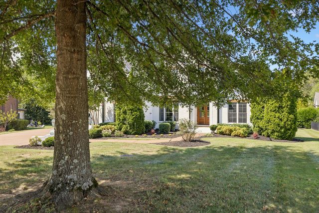 1005 Orchard Hill Ct, Arrington, TN 37014