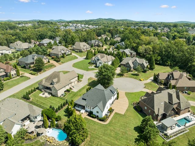 1005 Orchard Hill Ct, Arrington, TN 37014
