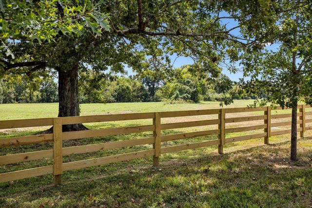 1005 Orchard Hill Ct, Arrington, TN 37014