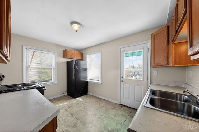 1893 Ashbrook Drive, Cincinnati, OH 45238
