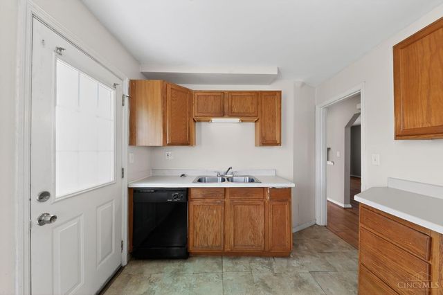 1893 Ashbrook Drive, Cincinnati, OH 45238