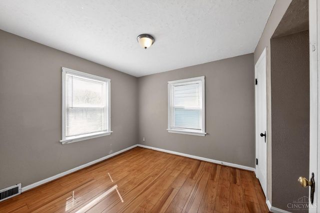 1893 Ashbrook Drive, Cincinnati, OH 45238