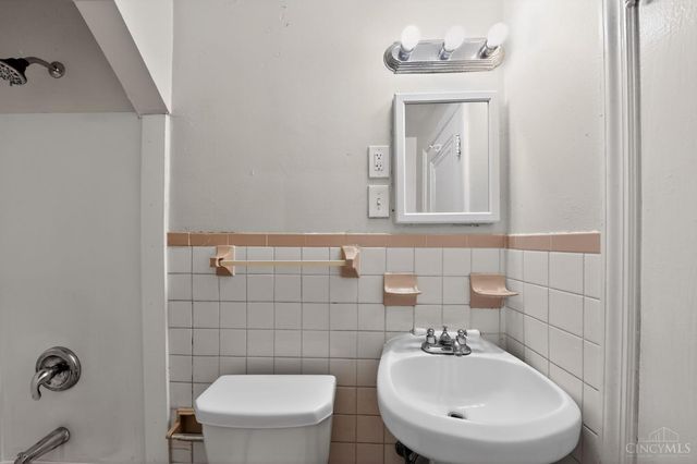 1893 Ashbrook Drive, Cincinnati, OH 45238