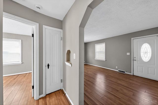 1893 Ashbrook Drive, Cincinnati, OH 45238