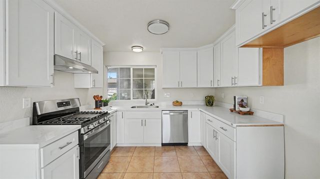 831 Emily St, Turlock, CA 95380