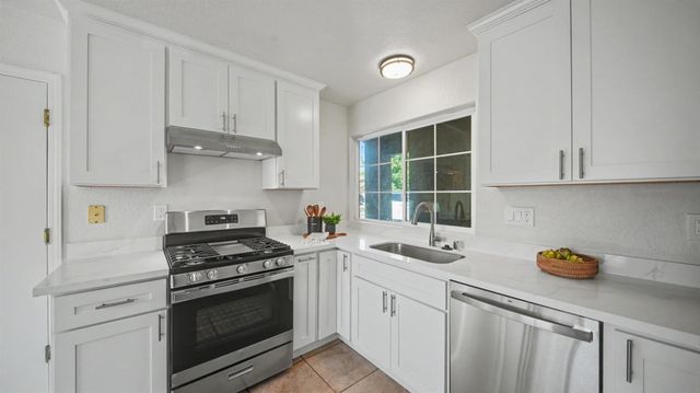 831 Emily St, Turlock, CA 95380