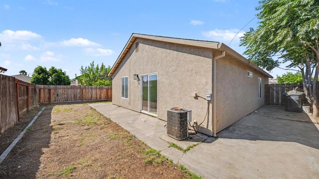 831 Emily St, Turlock, CA 95380