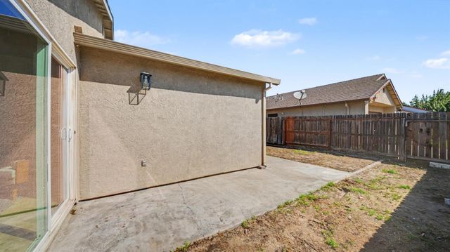 831 Emily St, Turlock, CA 95380
