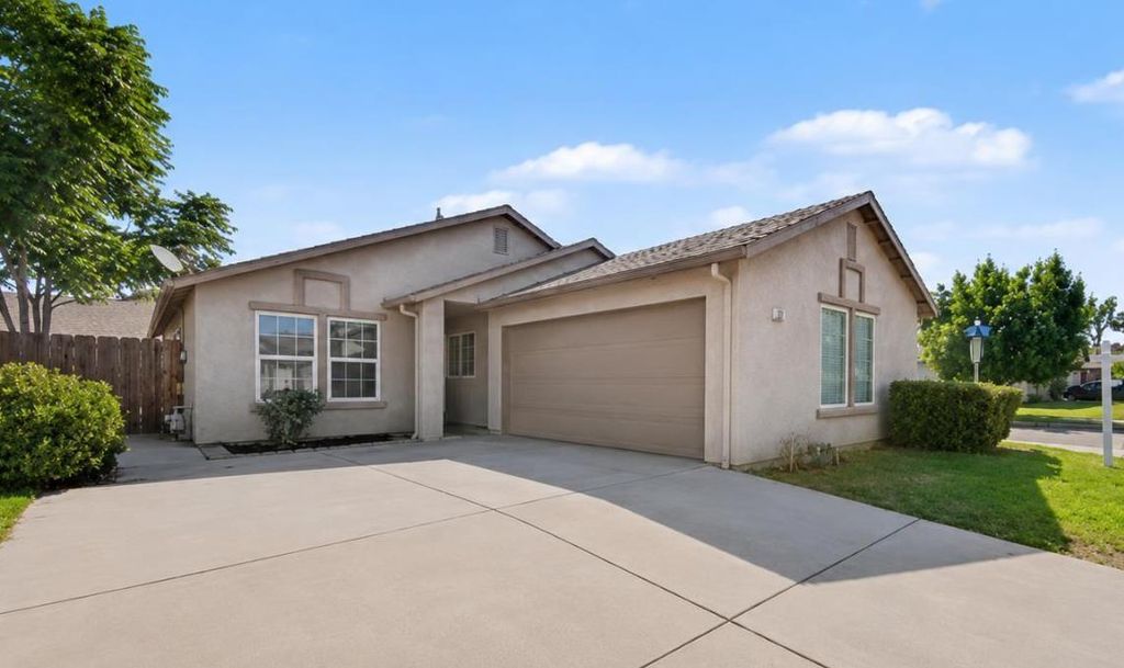 831 Emily St, Turlock, CA 95380