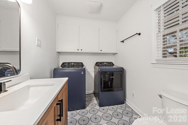 1129 Eastview Drive, Charlotte, NC 28211