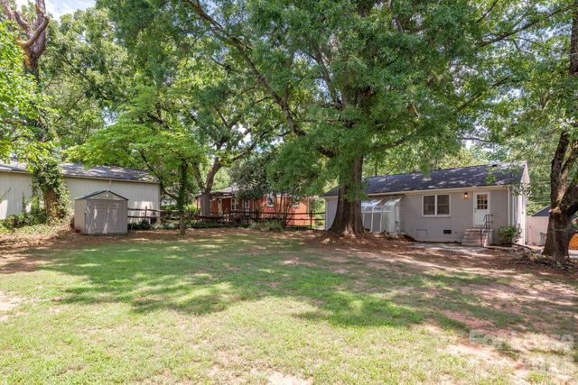 1129 Eastview Drive, Charlotte, NC 28211