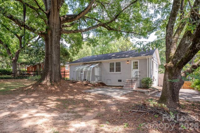 1129 Eastview Drive, Charlotte, NC 28211