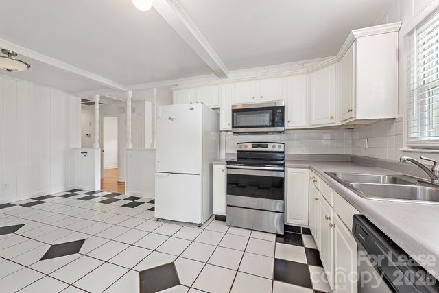 1129 Eastview Drive, Charlotte, NC 28211