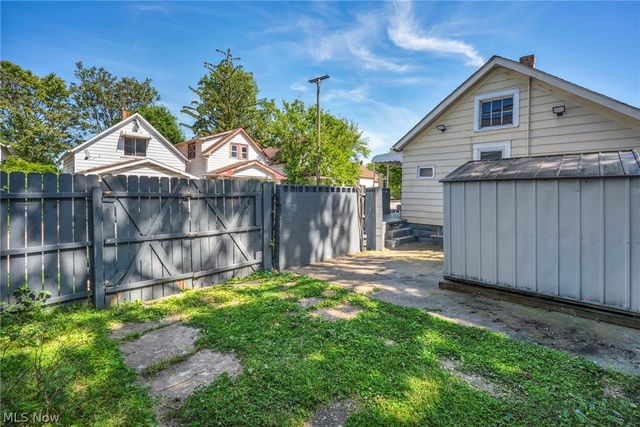 3502 Carlyle Avenue, Cleveland, OH 44109
