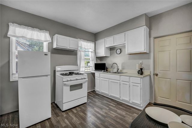 3502 Carlyle Avenue, Cleveland, OH 44109