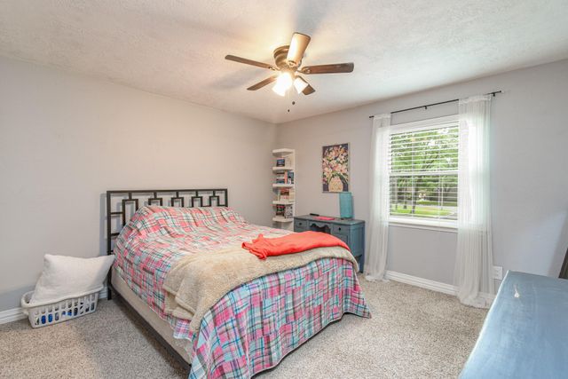 310 Prince Of Wales Street, Conroe, TX 77304