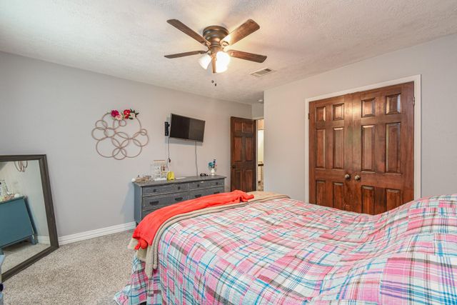 310 Prince Of Wales Street, Conroe, TX 77304