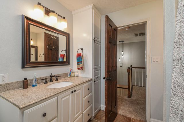 310 Prince Of Wales Street, Conroe, TX 77304