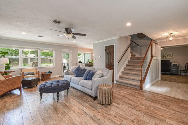 310 Prince Of Wales Street, Conroe, TX 77304