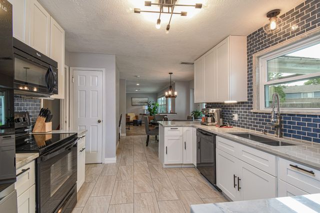 310 Prince Of Wales Street, Conroe, TX 77304