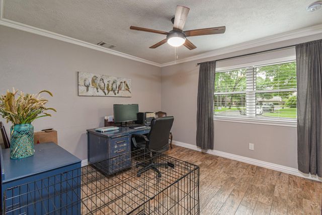 310 Prince Of Wales Street, Conroe, TX 77304