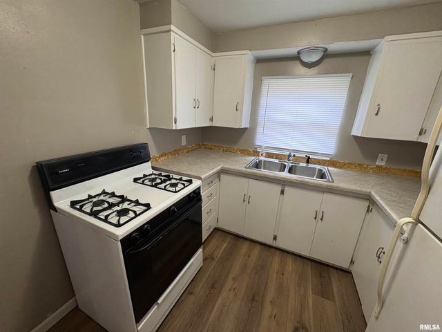 1404 N Broadway St Apt A, Peoria, IL 61606