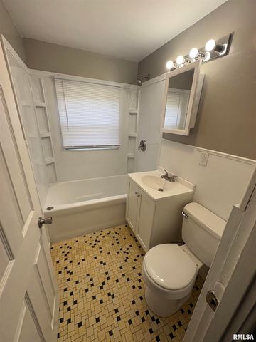 1404 N Broadway St Apt A, Peoria, IL 61606