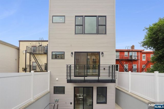 78 Zabriskie 2, Jersey City, NJ 07307