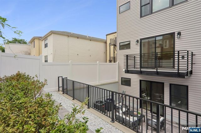 78 Zabriskie 2, Jersey City, NJ 07307