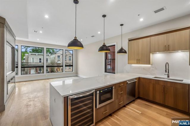 78 Zabriskie 2, Jersey City, NJ 07307