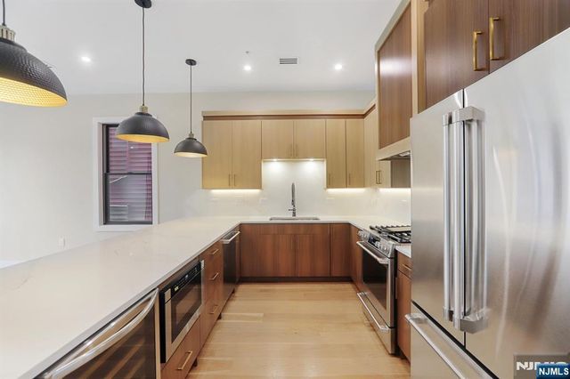 78 Zabriskie 2, Jersey City, NJ 07307