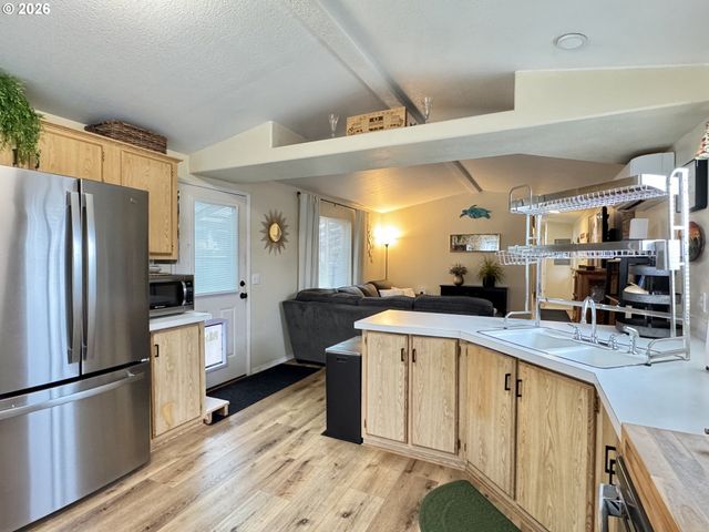 3760 HIGHWAY 101 1, Florence, OR 97439