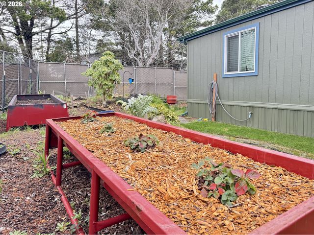 3760 HIGHWAY 101 1, Florence, OR 97439