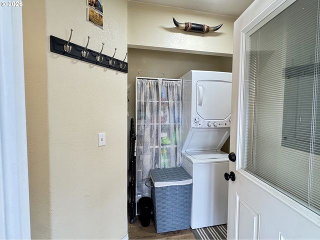 3760 HIGHWAY 101 1, Florence, OR 97439