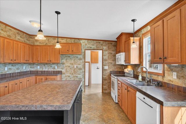 4393 Sea Pines Drive SE, Boiling Spring Lakes, NC 28461