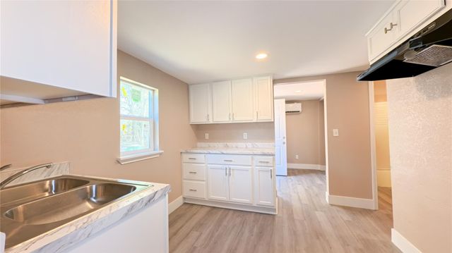 6410 Carver Road, Houston, TX 77091