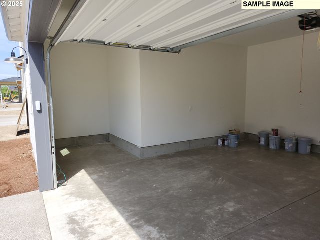 762 Magnolia Ave, Woodburn, OR 97071