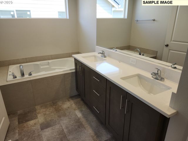 762 Magnolia Ave, Woodburn, OR 97071