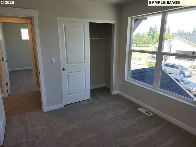 762 Magnolia Ave, Woodburn, OR 97071